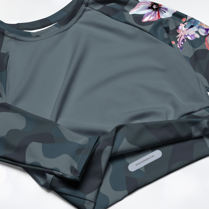 Camouflage Flower II long-sleeve Crop Top